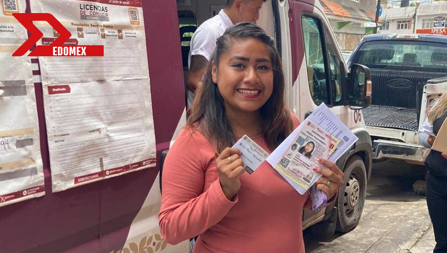 Edomex promueve equidad y entrega licencias a mujeres conductoras de transporte público